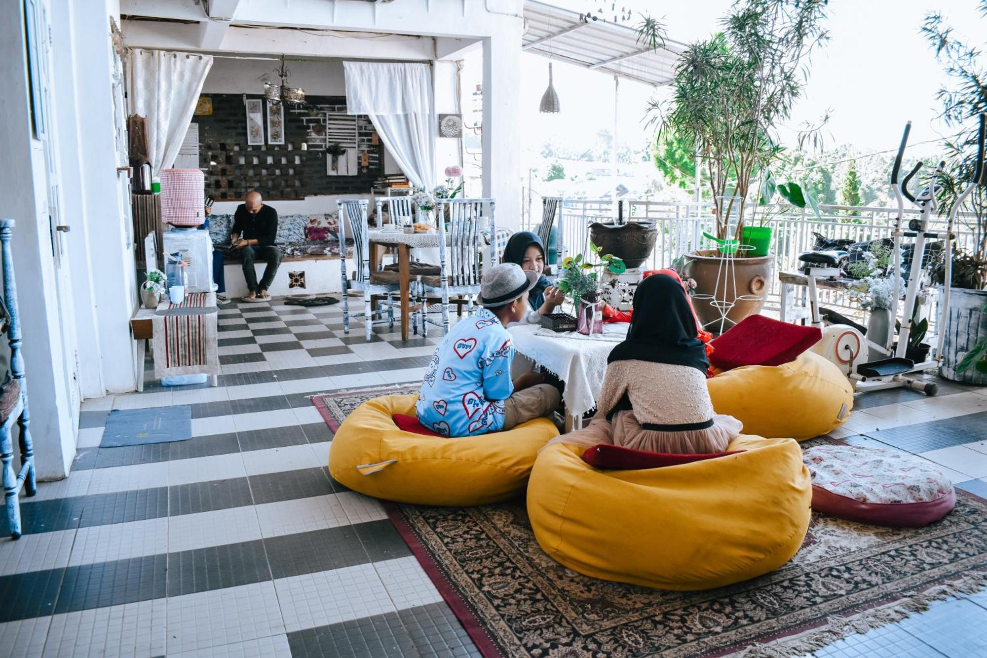Imah Seuri By Kaya Rooms Tutugan Buitenkant foto