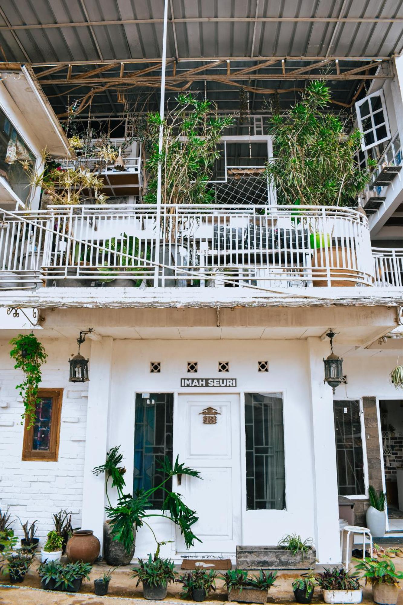 Imah Seuri By Kaya Rooms Tutugan Buitenkant foto