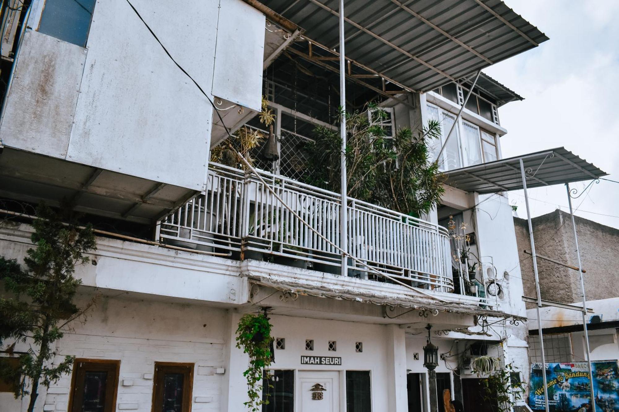 Imah Seuri By Kaya Rooms Tutugan Buitenkant foto